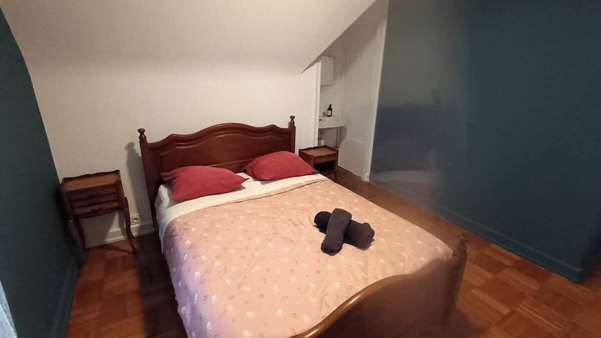 Carhaix-Plouguer House | Quiet, peaceful neighbourhood, close to all amenities
