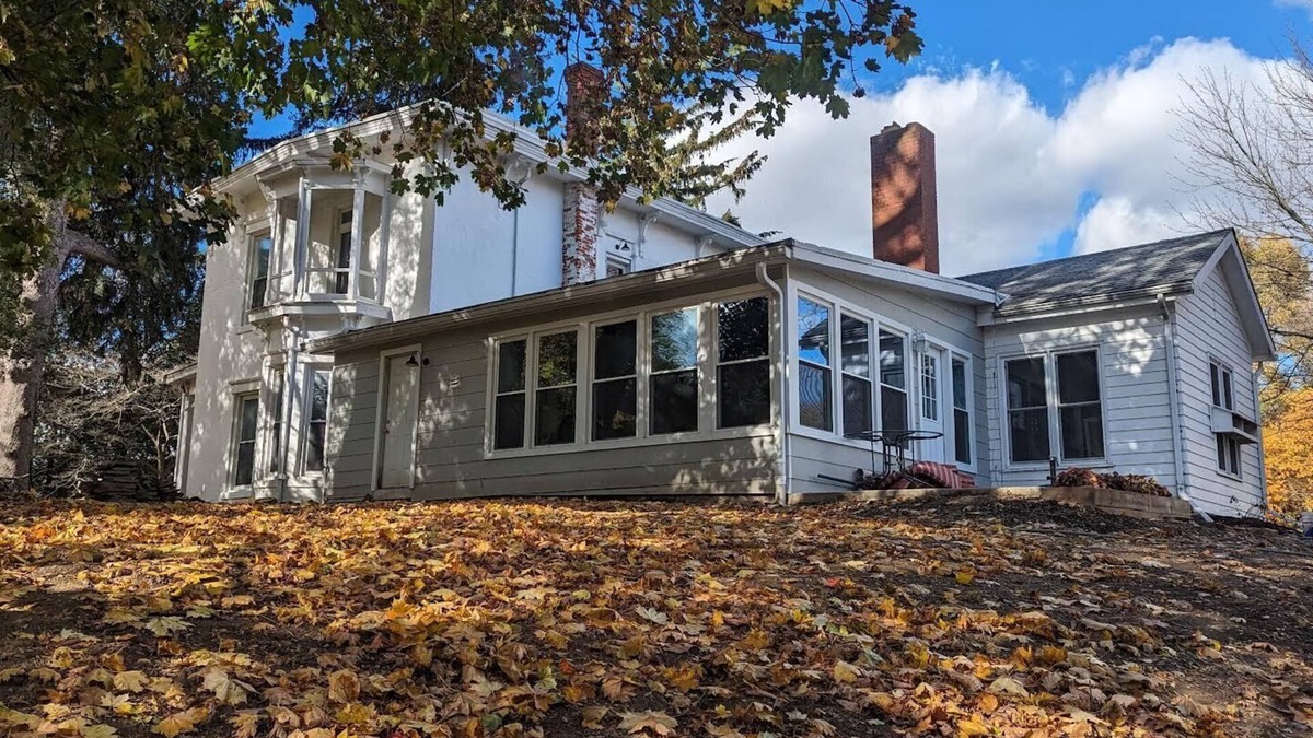 New Haven  Huron County House | Quiet pet friendly country home a few miles from Lake Erie & Cedar Point