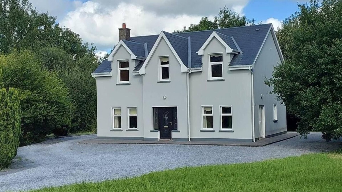 Ennis House | Quiet private house 5 minutes drive from Ennis.