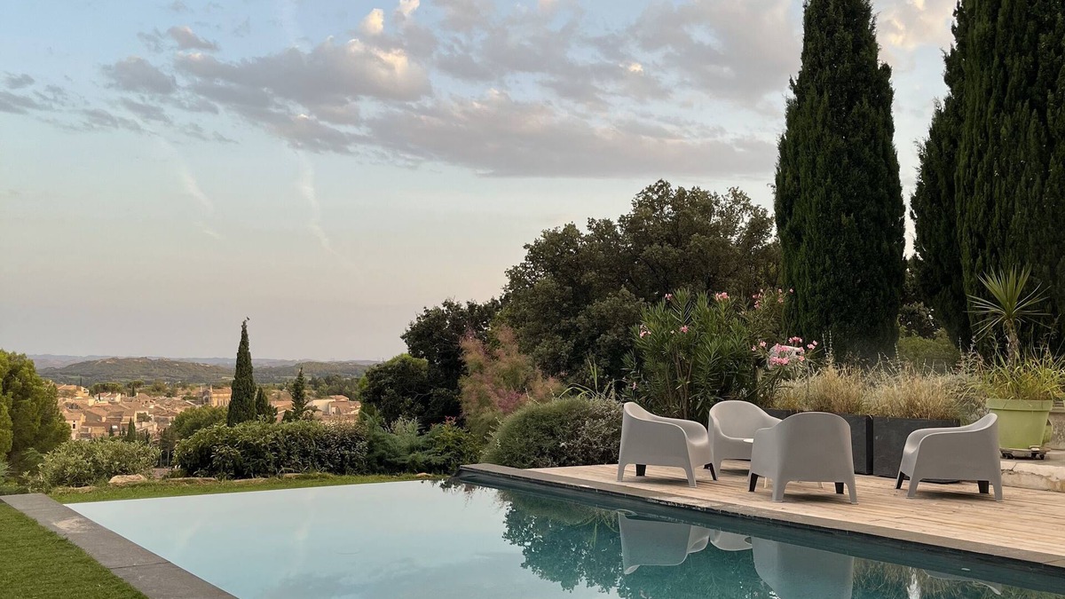 Rochefort-du-Gard Villa | Quiet property with stunning views