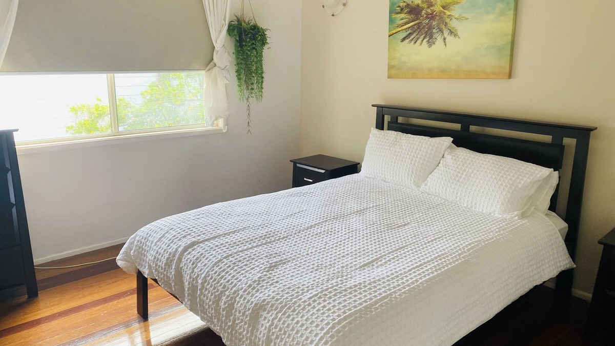 Urangan House | Quiet Queenslander 600m from the beach!