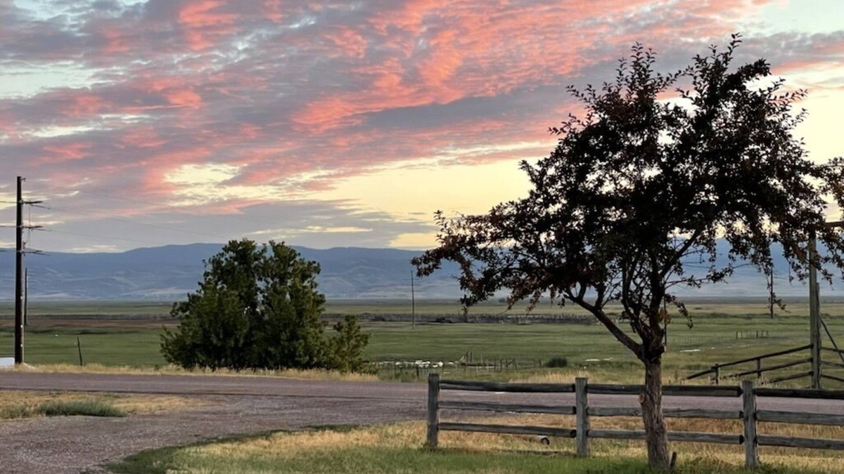 Dingle Other | Quiet & Relaxing Farm Home/15 min from lake/Big Yard/Fun Games