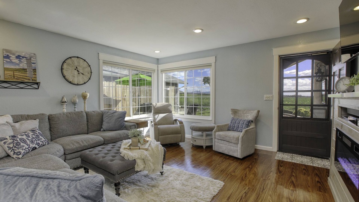 Nipomo House | Quiet relaxing home - 15 minutes to Pismo Beach. Tesla Level 2 charging on site