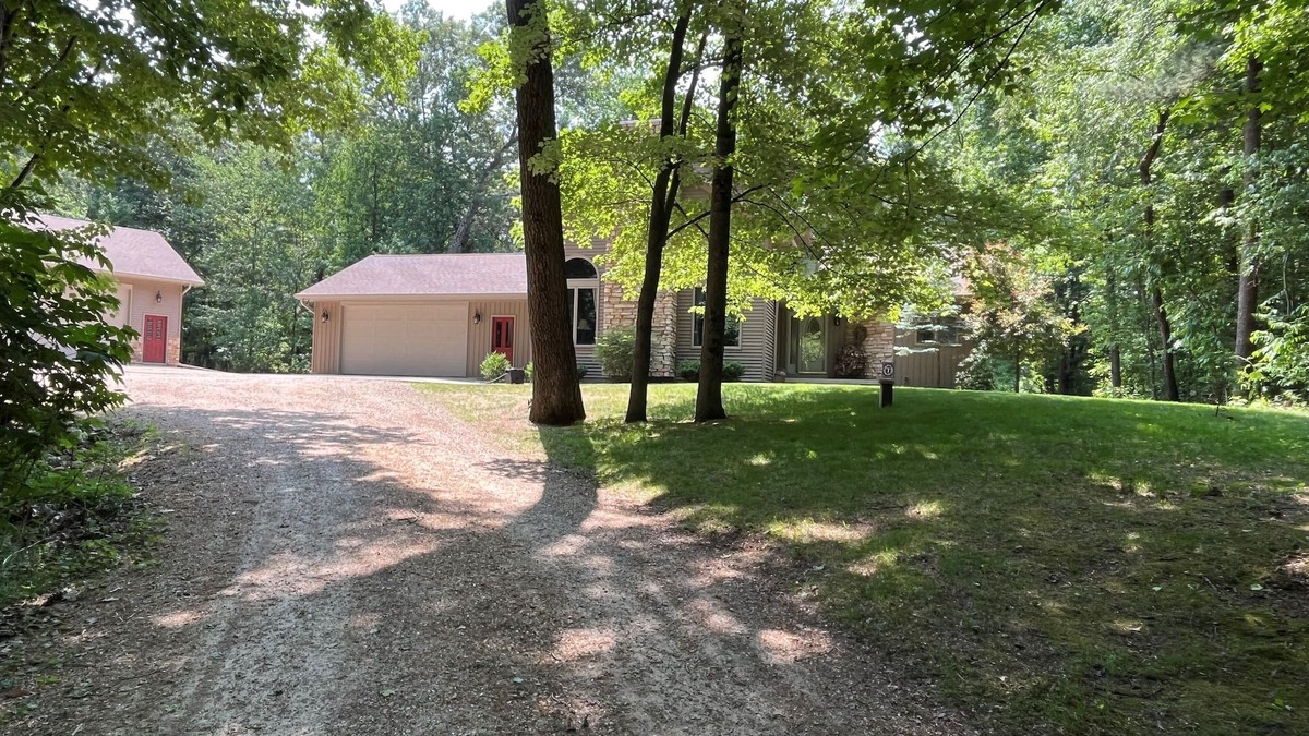 New London House | Quiet relaxing wooded property.