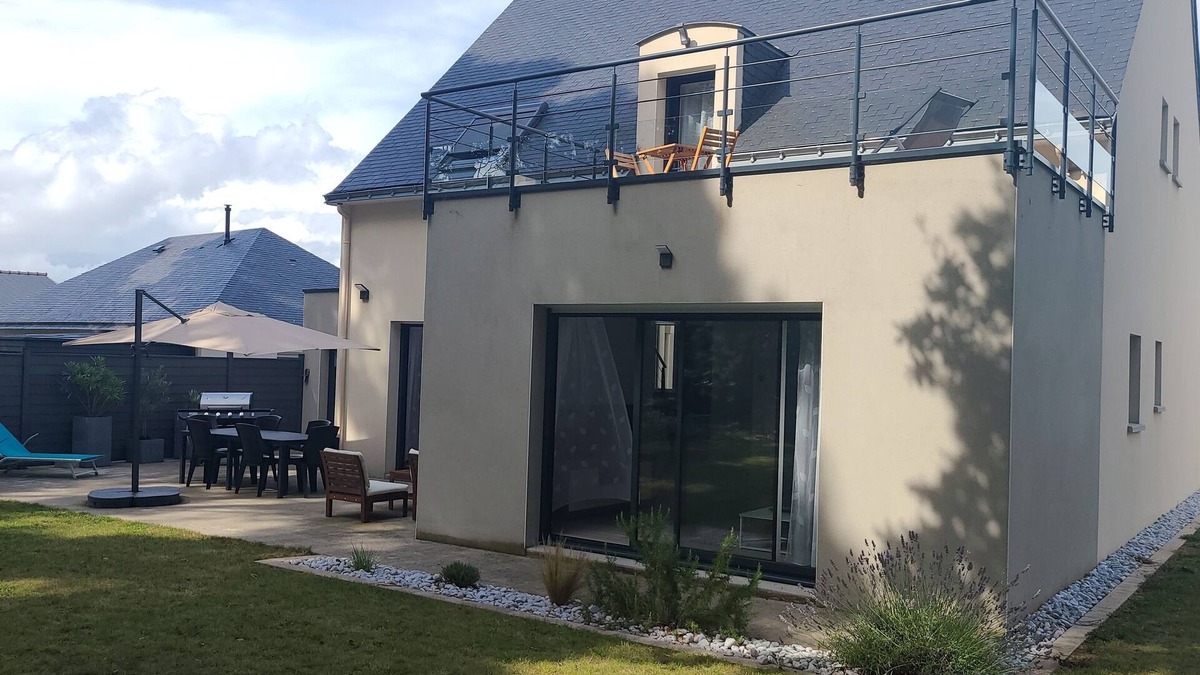 Penestin House | Quiet residence close to shops and beaches
