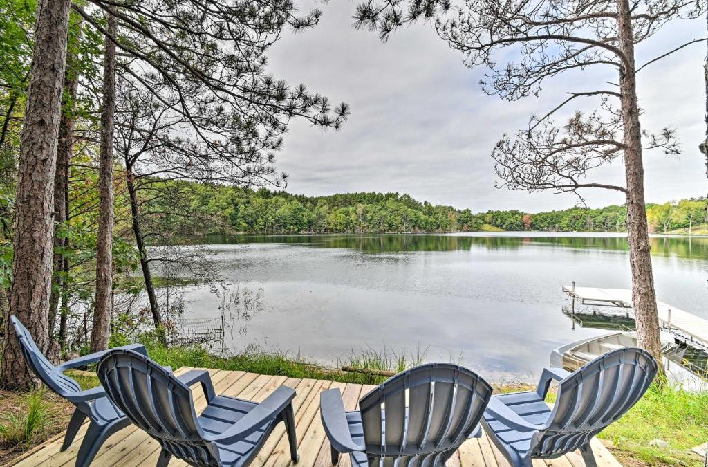 Wautoma House | Quiet Retreat on Lake with Kayaks, Boats and Bikes!