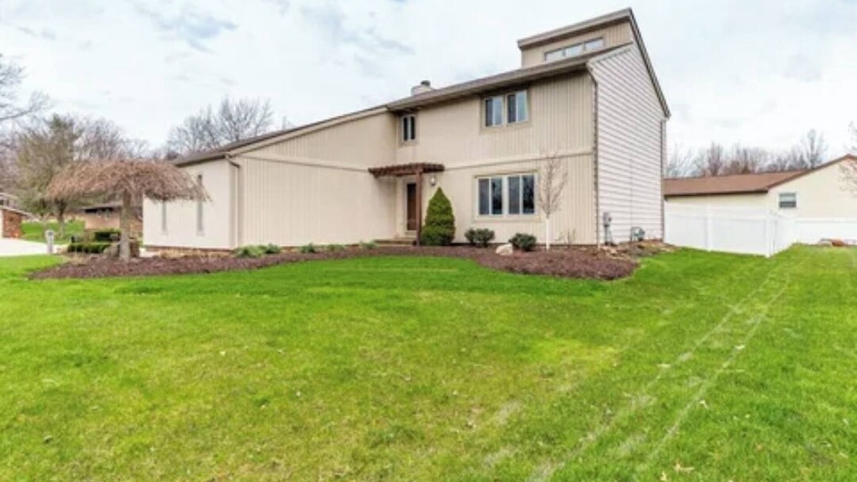 North Royalton House | Quiet, roomy, perfect!