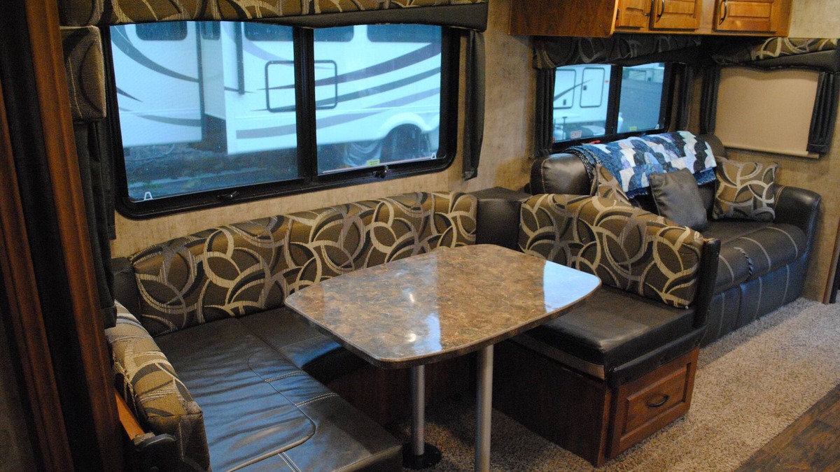 Lenore House | Quiet RV in a country setting with spectacular river views