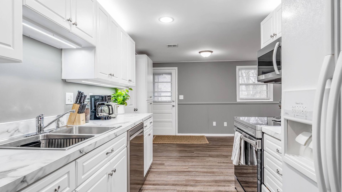Fort Wayne House | Quiet & Safe Area 3BR K&Q Beds Entire Home Full Kitchen Free Coffee Wifi