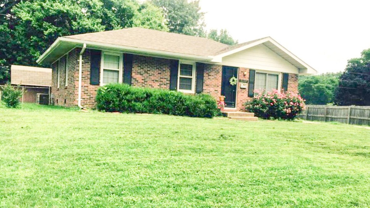 Evansville House | Quiet & Safe neighborhood. 3-Bedrooms, 2-bath, 2-car garage