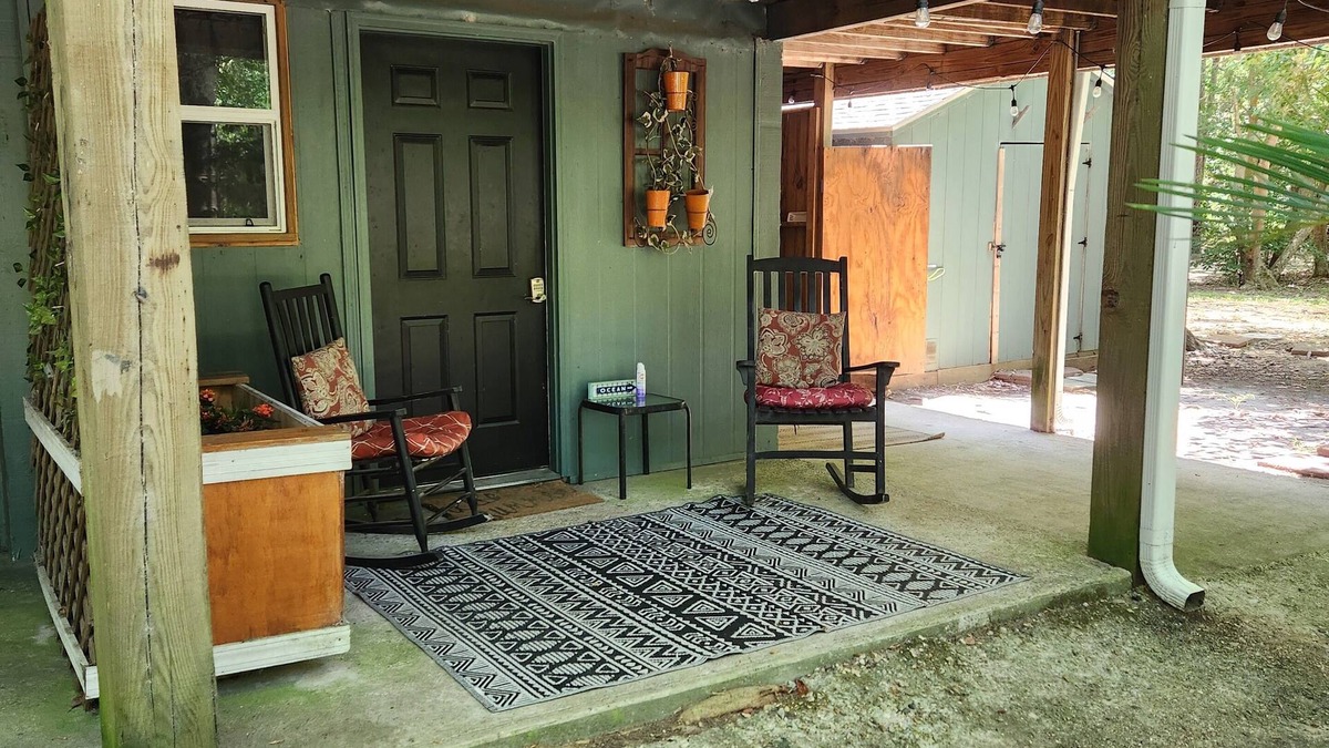 Ocean Springs Apartment | Quiet secluded 1 bdrm apt w/hot tub (& a Yurt). Close to bay & beach.
