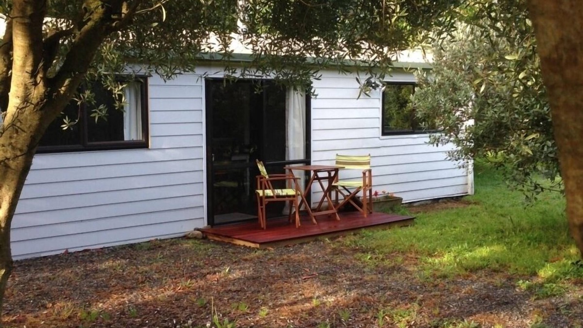 Te Horo Cottage | Quiet Self contained bach.