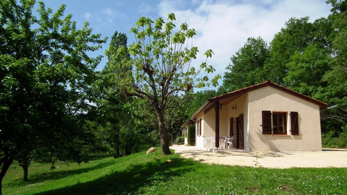 Gavaudun House | Quiet small house in Holiday Resort * swimming pool, tennis, bar, activities