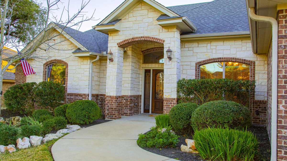 Belton House | QUIET & SPACIOUS - Amiable Modern Home - Belton Oaks