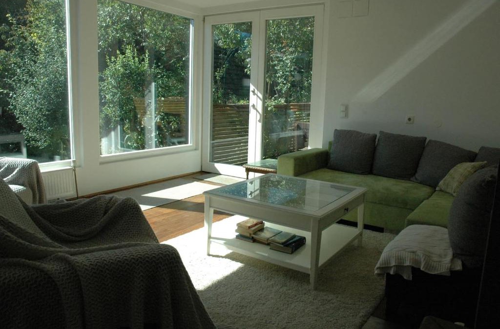 Penzing Apartment | Quiet, spacious and family-friendly top-floor apartment, 100m2, 2 bedrooms, garden view