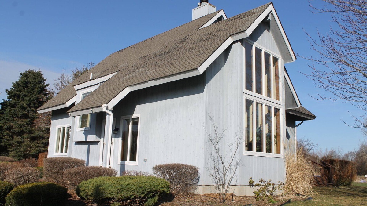 Douglas House | Quiet Spacious Property in Newport Harbor/Saugatuck Douglas