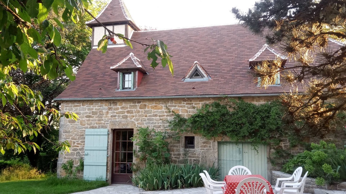 Miers House | Quiet stone cottage