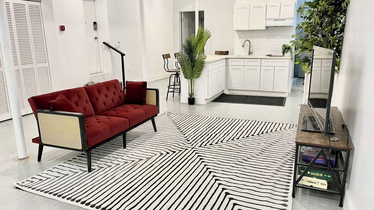 Bedford Park House | Quiet studio, 20 minute direct train ride to midtown Manhattan