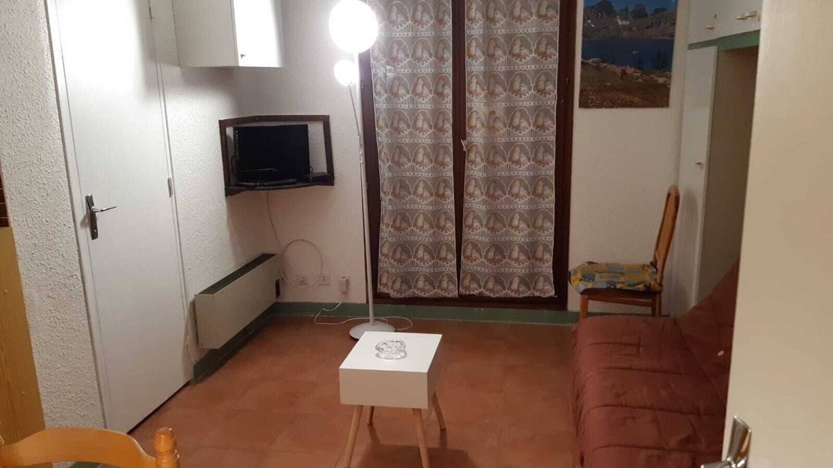 Allos Apartment | Quiet studio near the center of Allos, close to the famous lake, the Verdon and skiing.
