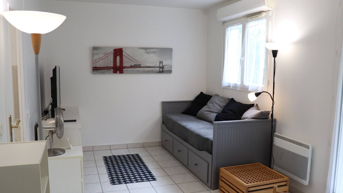 Le Port sous la Lune Apartment | Quiet studio on the edge of the Marne, covered parking, fibre optics
