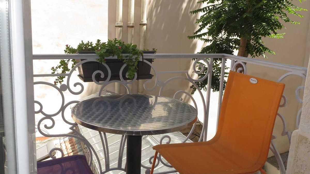 Thiers Apartment | Quiet studio with balcony vieux port canebiere
