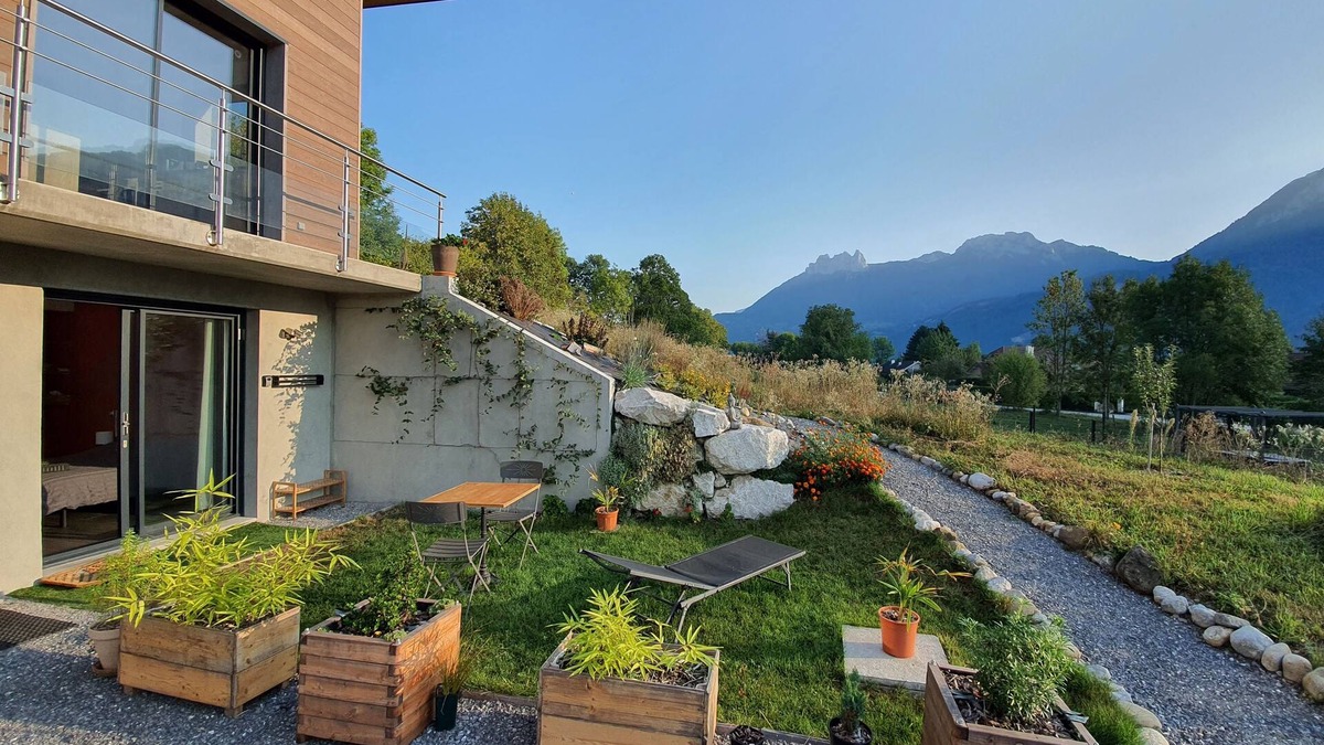 Chaparon Apartment | Quiet studio with garden and mountain views - Lake Annecy
