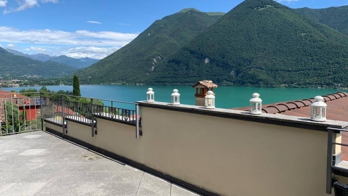 Cima House | Quiet sunny apartment with great panoramic terrace.