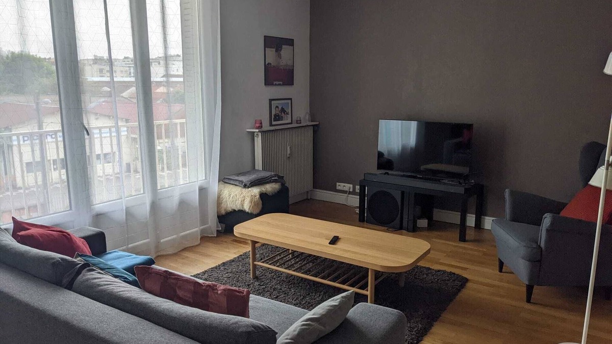 Bussiere - Cadiere Apartment | Quiet t2 Oullins in front of a park and near metro