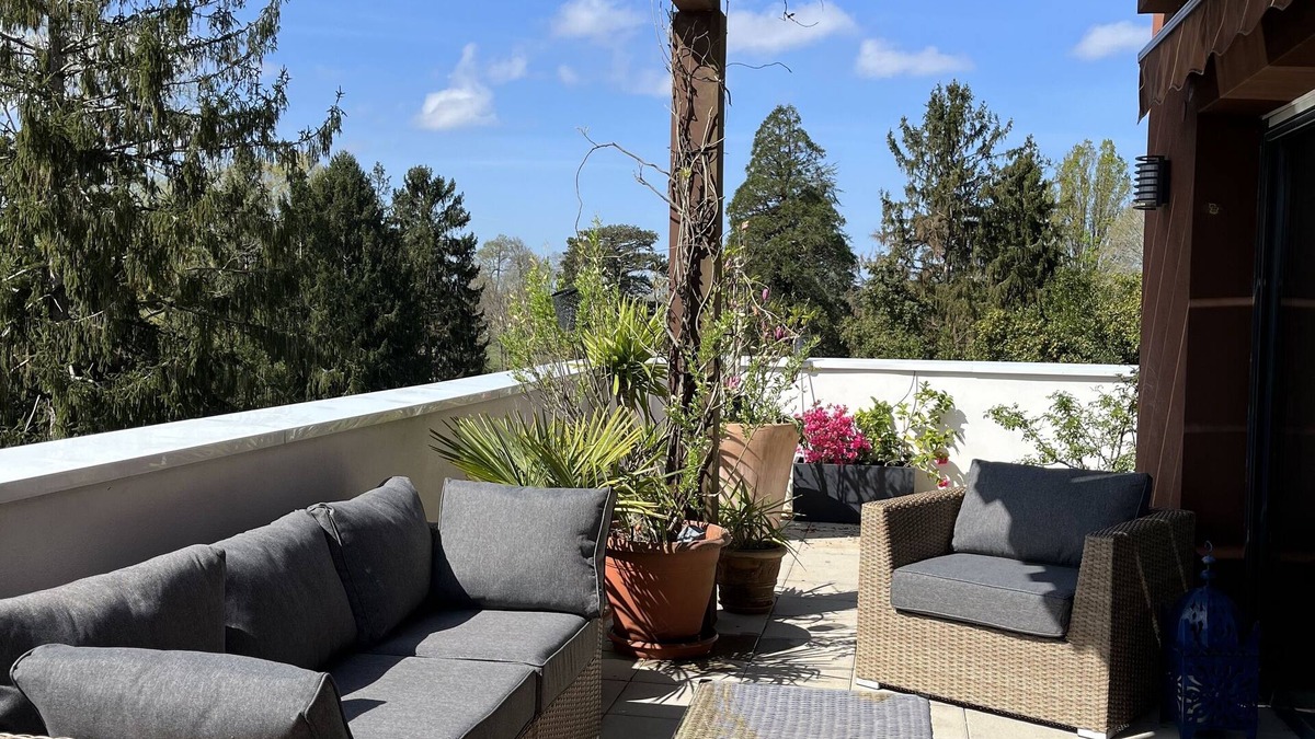 Bayonne Apartment | Quiet terrace apartment in a green setting.