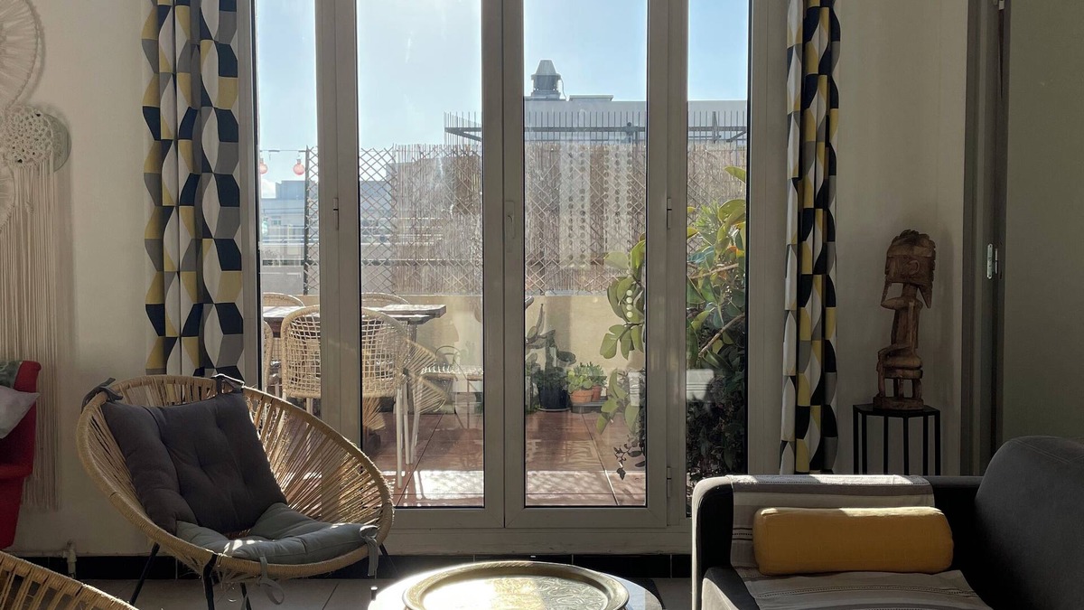 Saint-Lazare Apartment | Quiet top floor with sunny private terrace, ideal to visit Marseille or Provence