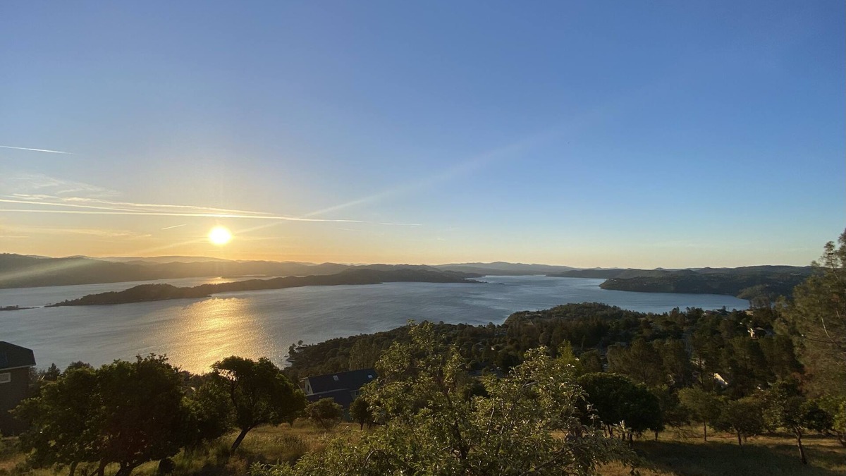 Kelseyville House | Quiet Top of the Hill Lake View Home