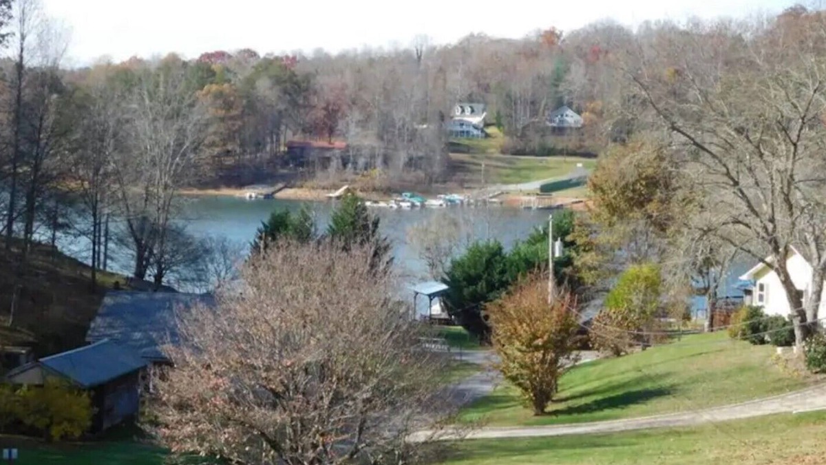 Hayesville House | Quiet Townhouse - Cozy Gas Fireplace - Near Lake Chatuge