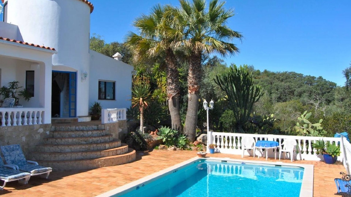 Moncarapacho e Fuseta House | Quiet villa with large garden, pool and fantastic views