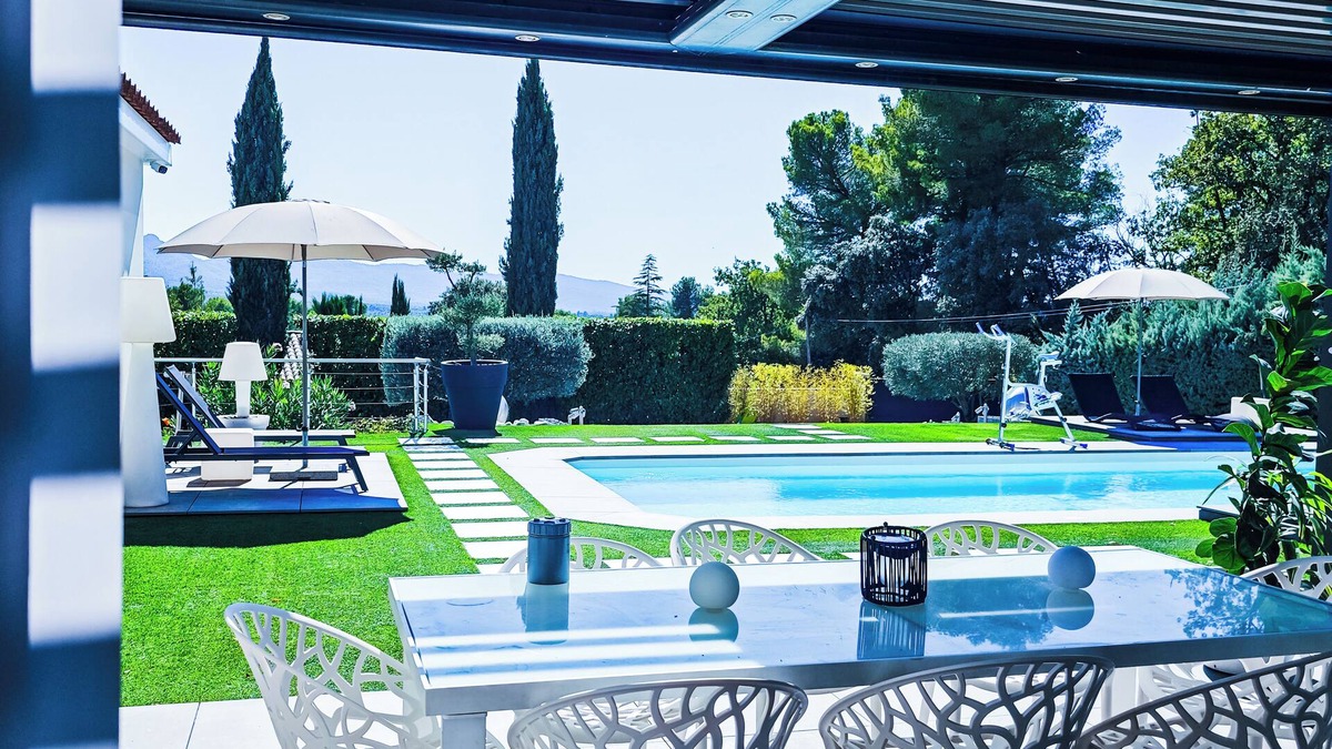 Pourcieux Villa | Quiet villa with swimming pool, Jacuzzi, boules court, 25 min from Aix en Provence.