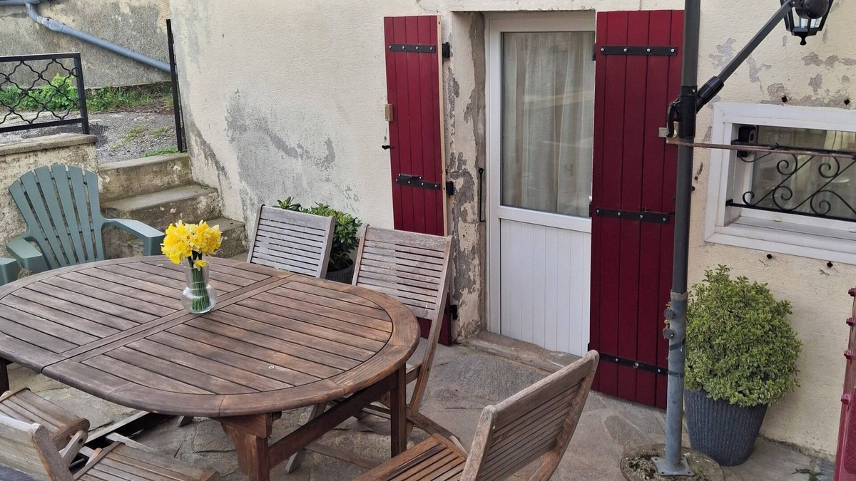 Les Martys House | Quiet village house with terrace for 4 people
