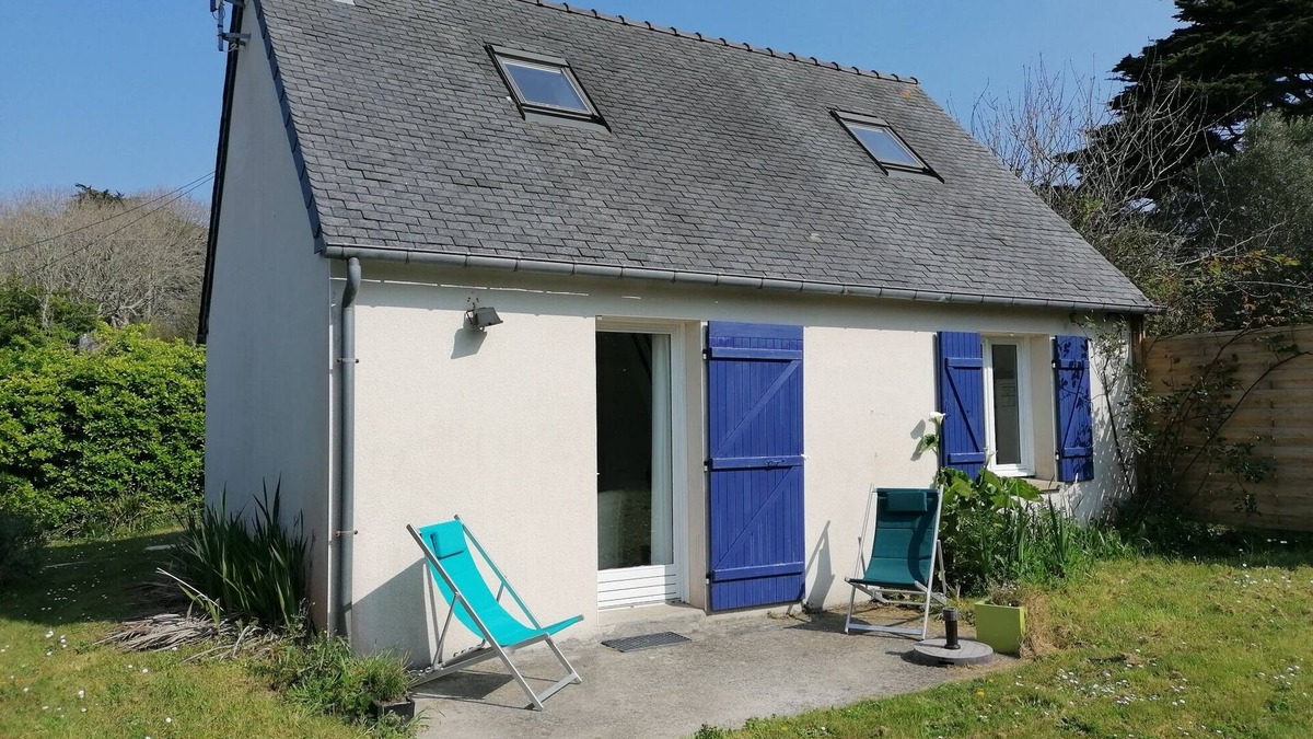 Crozon House | Quiet village, walking distance to the beach