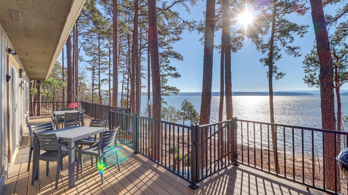 Edgemont Cottage | Quiet Waterfront Getaway w/Furnished Deck & Grill