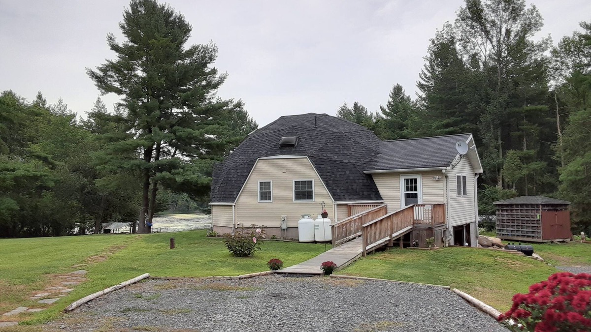 St Lawrence County House | Quiet Waterfront Home