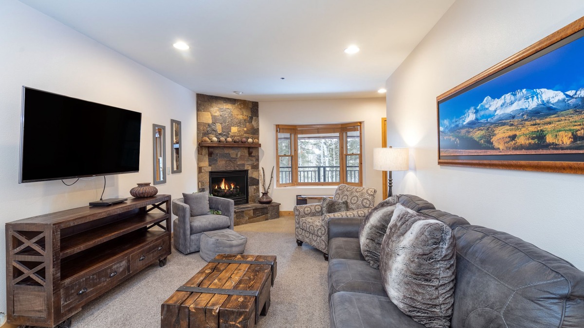 Mountain Village Condo | Quiet Wooded 1-Bedroom Bear Creek Lodge Condo With Hot Tubs, Pool