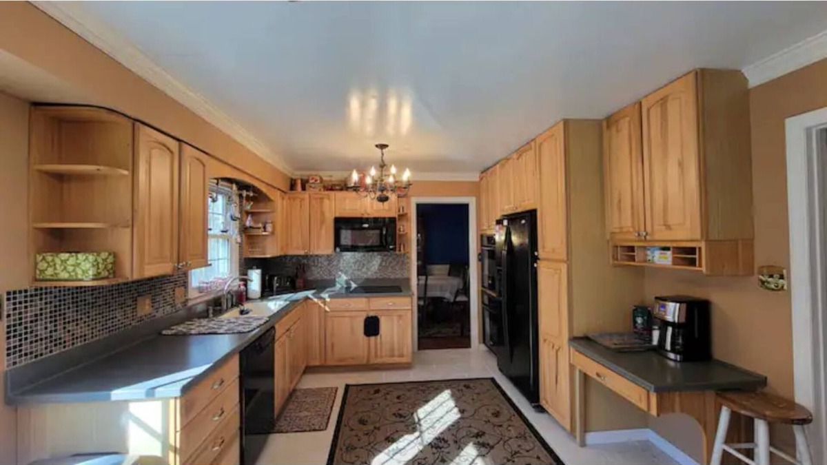 Manassas House | Quiet Wooded Retreat - Cohosted by Chau and John