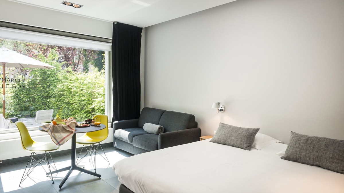 Ghent Condo | Quietly located luxury one-room flat on the ground floor with garden and free private parking