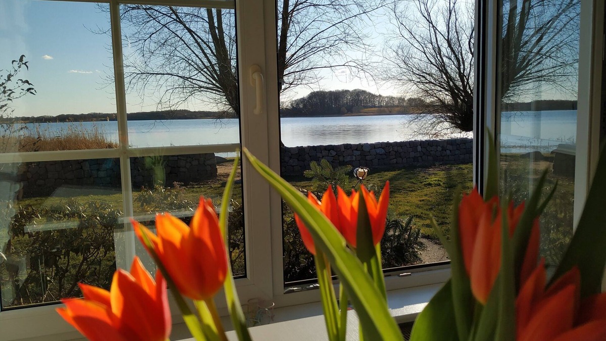 Klocksdorf House | Quietly situated house directly on the lake (Schaalsee, Lübeck), three rooms, two bathrooms, 80 m²