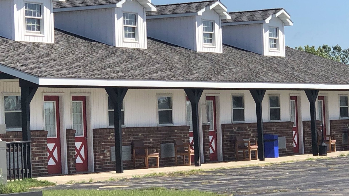 Wauksaukee Hotel | Quik Stop and Motel