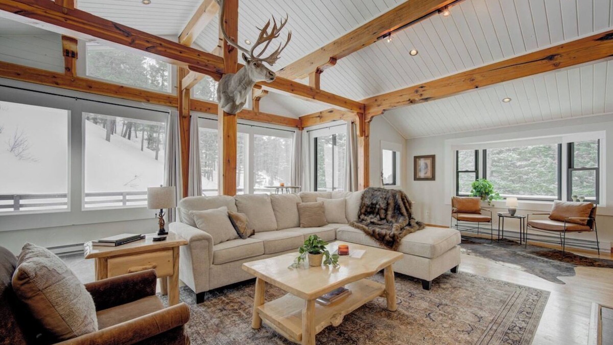 Bozeman House | Quinn Peaks Retreat House with a hot tub!