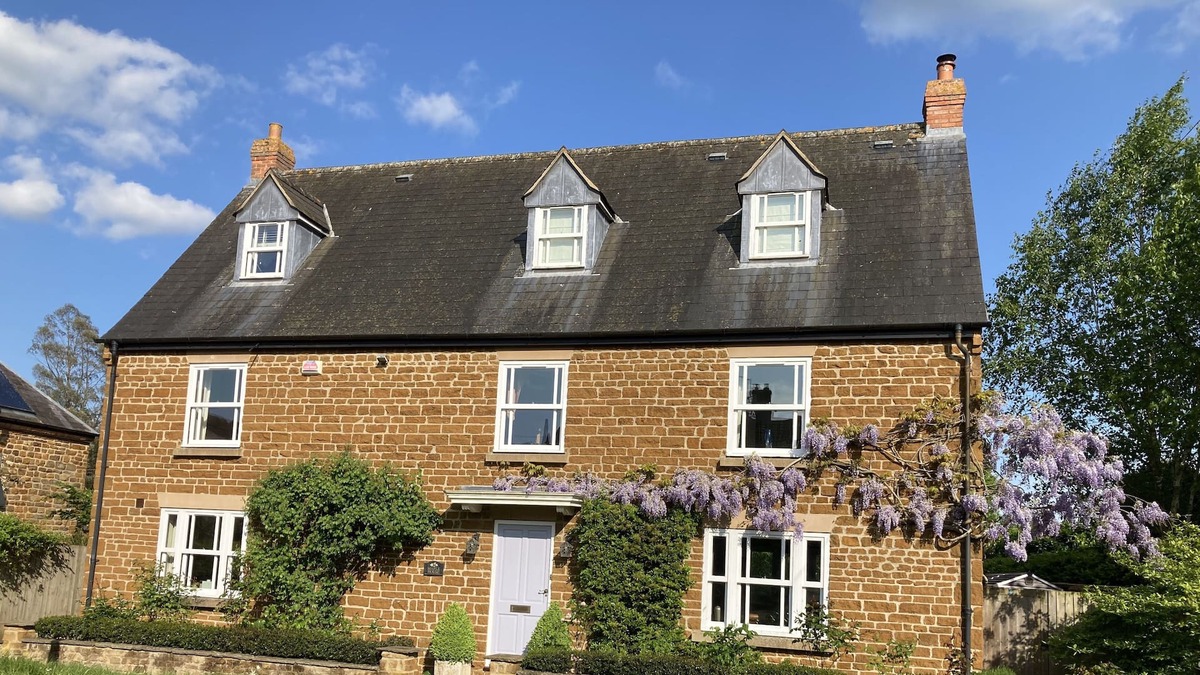 Blakesley House | Quintessential English village House 4 miles from Silverstone circuit, sleeps 8.