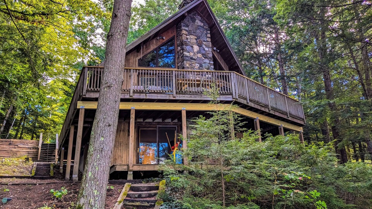 Casco House | Quintessential lakefront cabin with canoe, grill, wood-burning fireplace, & AC