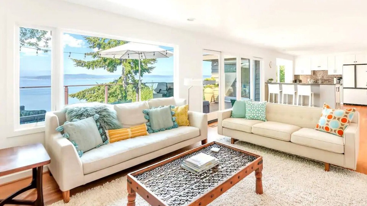 Alki House | Quintessential Seattle Views, Water/Mtns, w HotTub