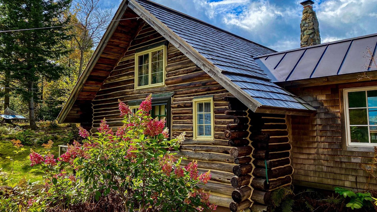 Warren House | Quintessential wilderness retreat with mtn views & kayaks - dog-friendly