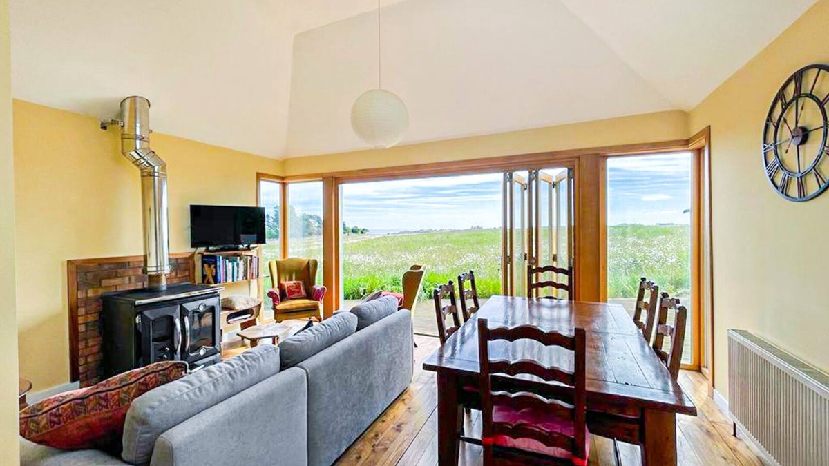 North Berwick Apartment | Quirky, Cosy 3BR Cottage w/Patio in Canty Bay