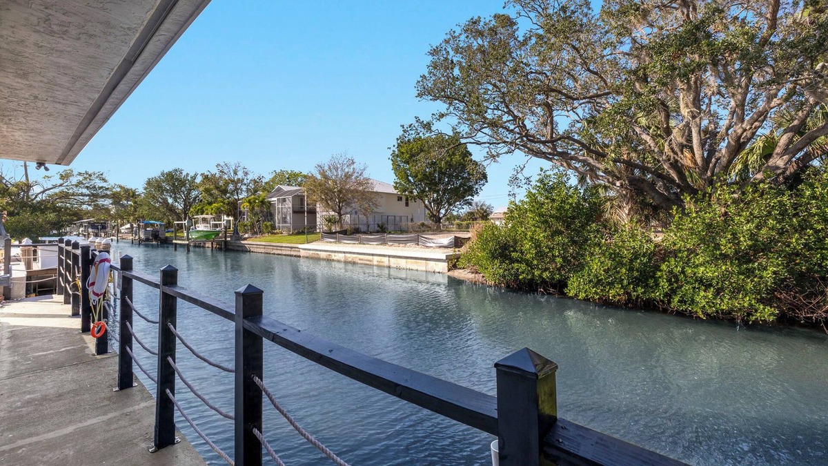Bonita Springs House | Quite Bonita Springs neighborhood near golf, beaches and hopping w/swim spa